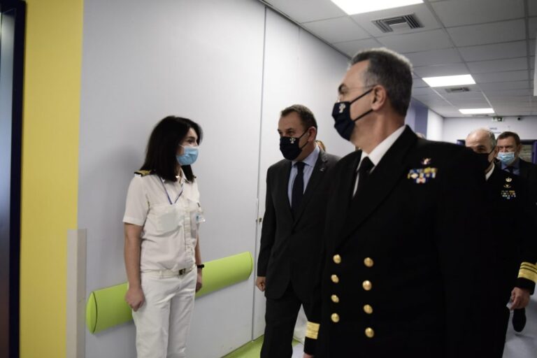 Επίσκεψη ΥΕΘΑ κ. Νικόλαου Παναγιωτόπουλου στα Στρατιωτικά Νοσοκομεία Αθηνών (401 ΓΣΝΑ -251 ΓΝΑ – ΝΝΑ)